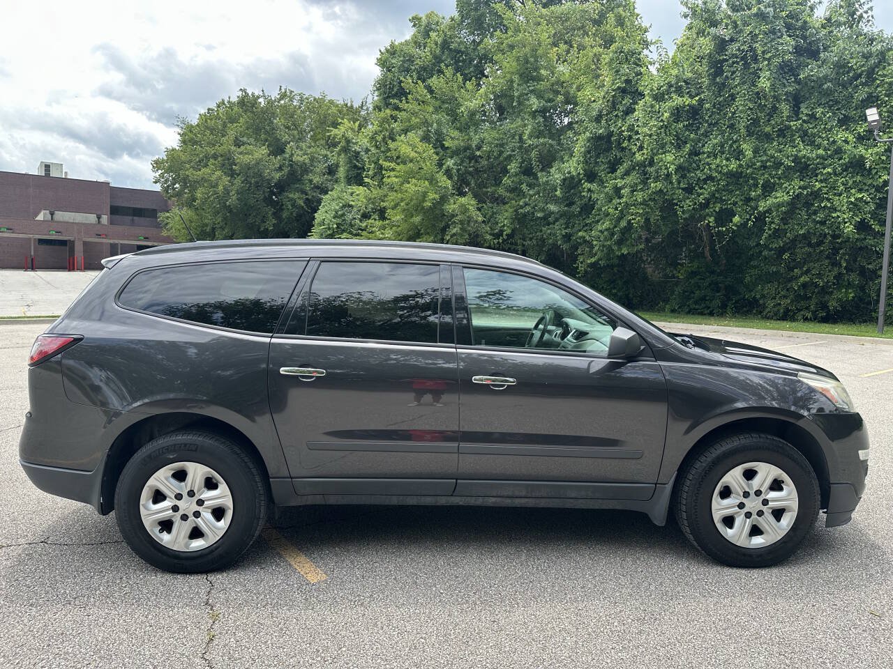Used 2016 Chevrolet Traverse LS FWD image 6