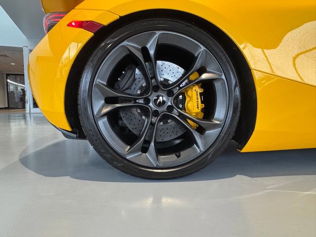 Used 2019 McLaren 720S Performance RWD image 16