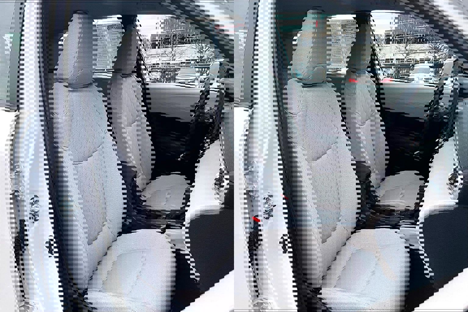 Used 2024 Toyota Corolla Cross L image 7