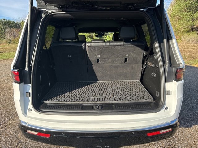 Used 2024 Jeep Wagoneer Series II w/ Flexible Seating Group image 10