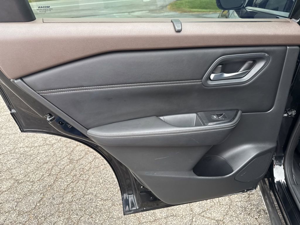 Used 2023 Nissan Rogue SV w/ SV Premium B Package image 21