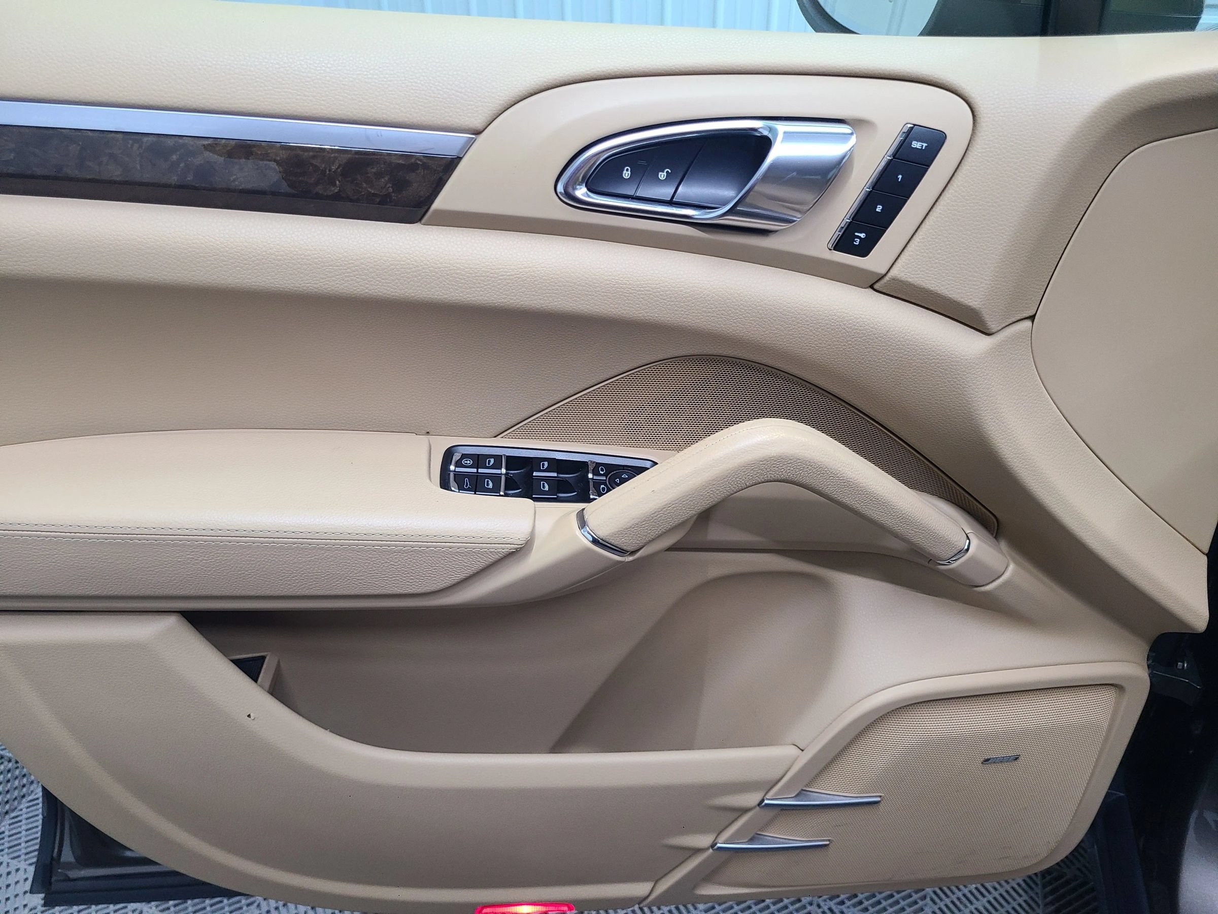Used 2013 Porsche Cayenne Diesel AWD/4WD image 22