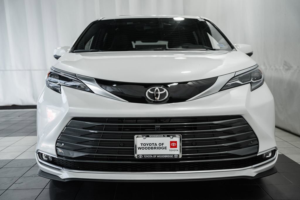 New 2026 Toyota Sienna Platinum image 2
