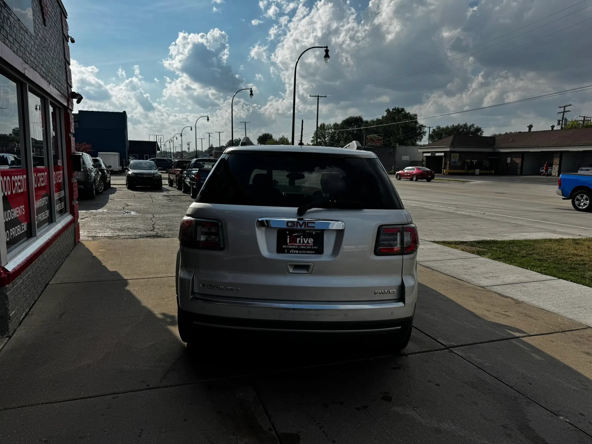 Used 2014 GMC Acadia SLE AWD/4WD image 3