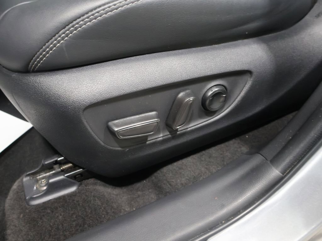 Used 2023 Toyota RAV4 XLE Premium image 12