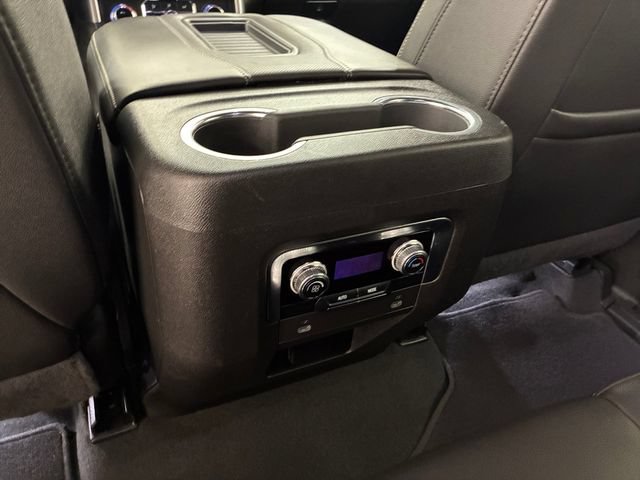 Used 2024 GMC Yukon SLT AWD/4WD image 19