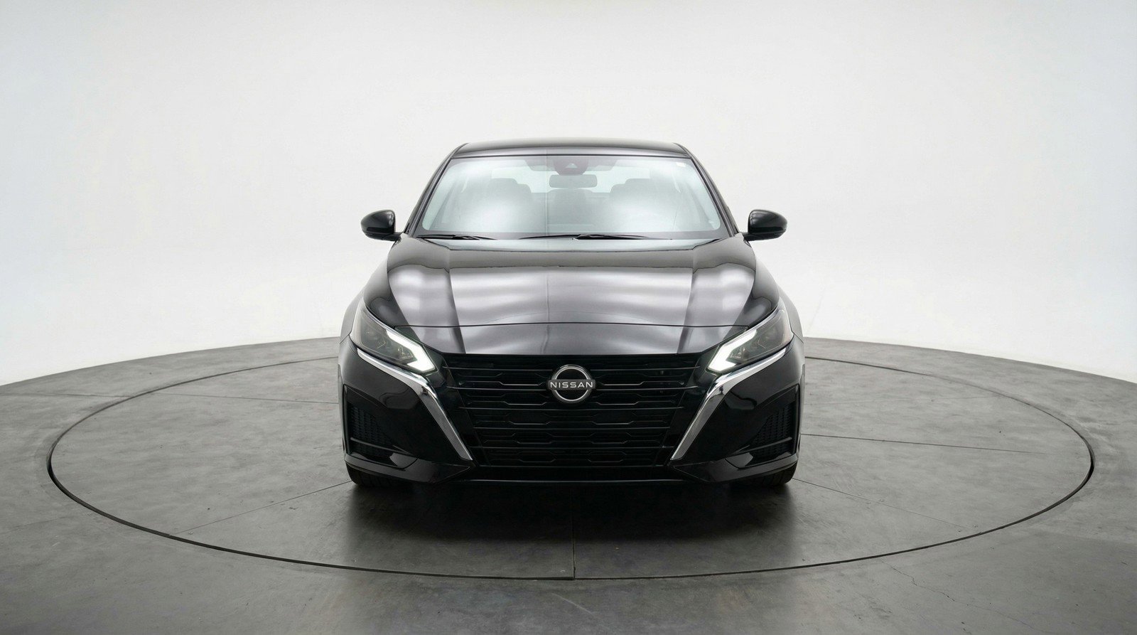 Used 2025 Nissan Altima 2.5 SV FWD image 2