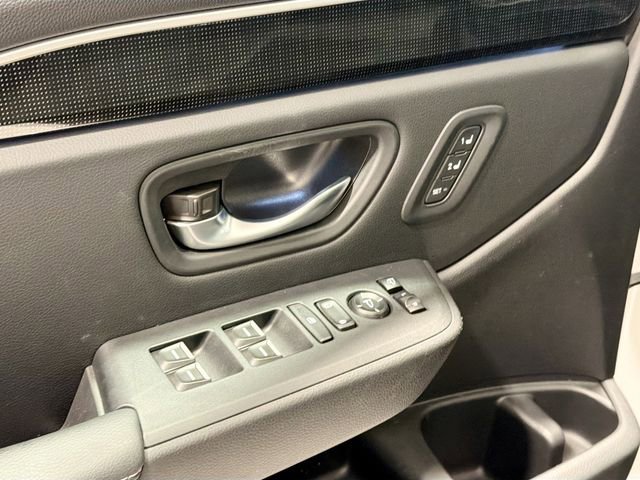 Used 2025 Honda Pilot Elite image 16