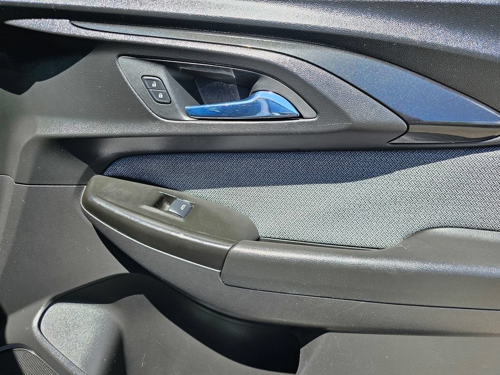 Used 2021 Chevrolet TrailBlazer LT w/ Premium Seating Package FWD image 9