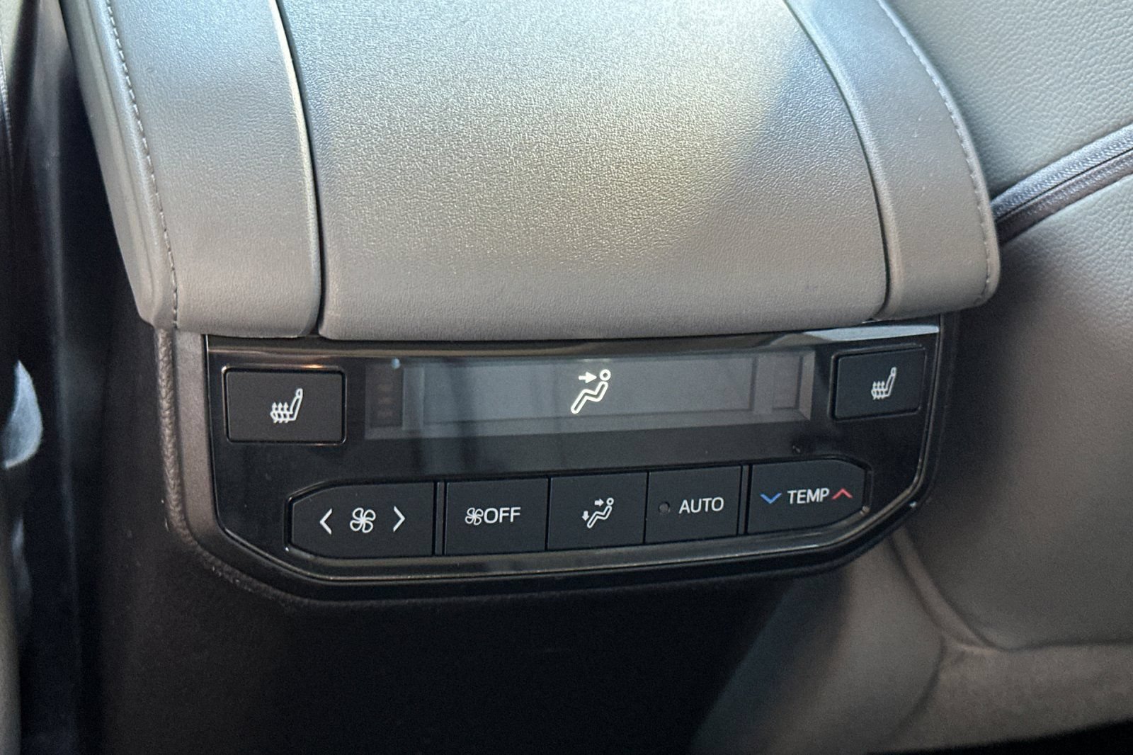 Certified 2021 Toyota Highlander Platinum AWD/4WD image 16