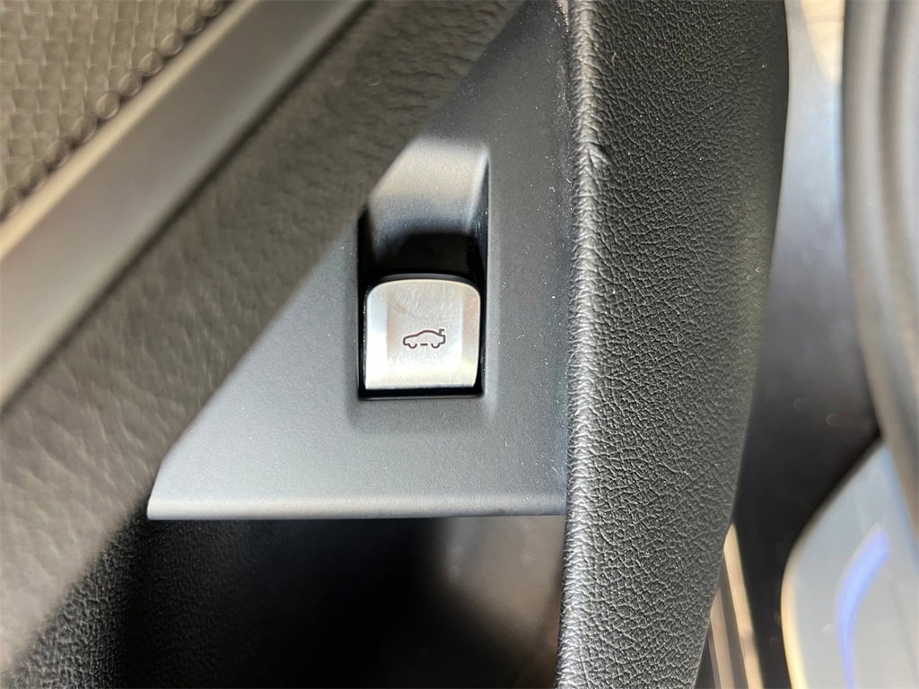 Used 2022 BMW 740i image 27