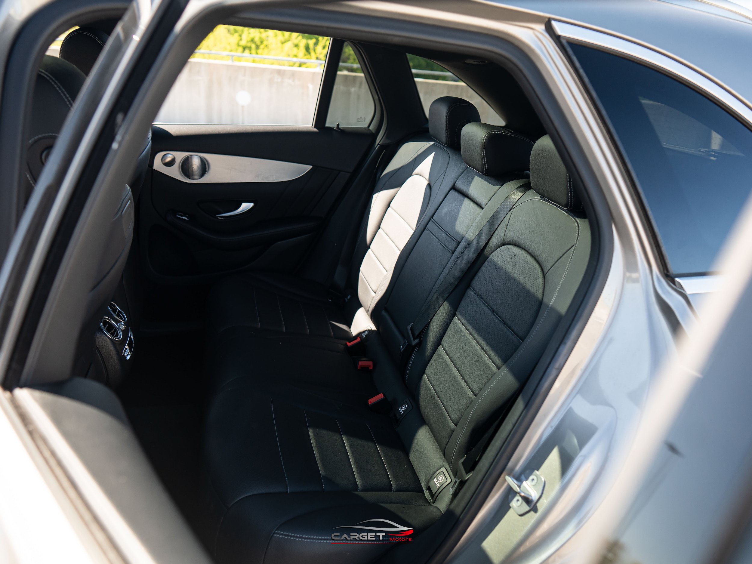 Used 2019 Mercedes-Benz GLC 300 4MATIC w/ Multimedia Package image 19