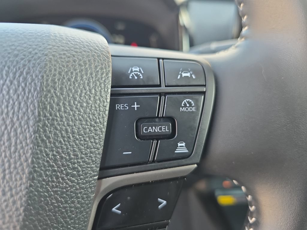 Used 2025 Toyota Camry SE w/ Convenience Package FWD image 18