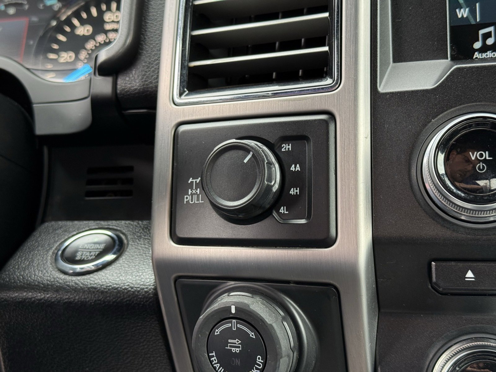 Used 2018 Ford F150 Platinum w/ Equipment Group 701A Luxury image 25