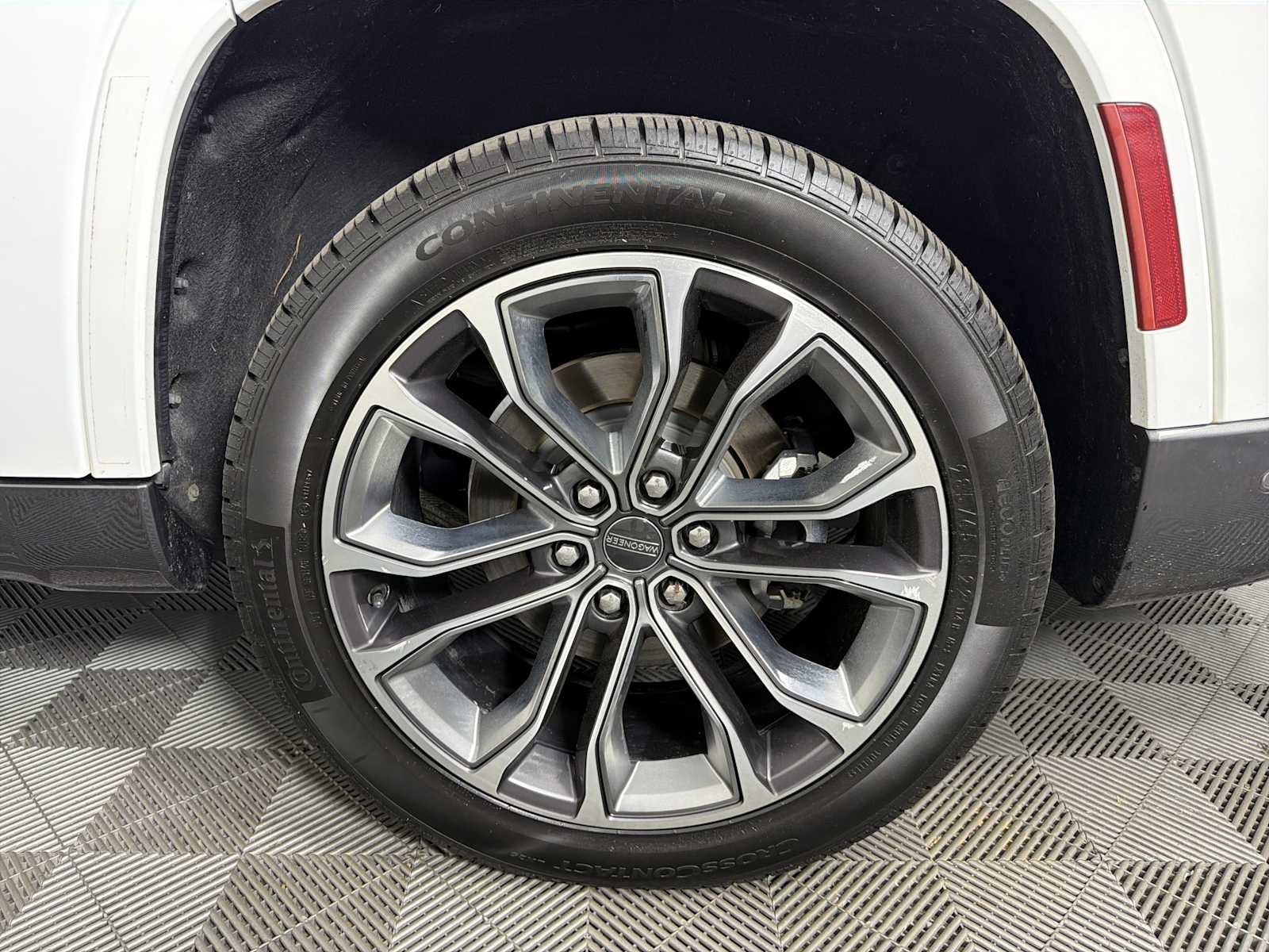 Used 2022 Jeep Grand Wagoneer Series III w/ Rear Seat Video Group 1 image 22