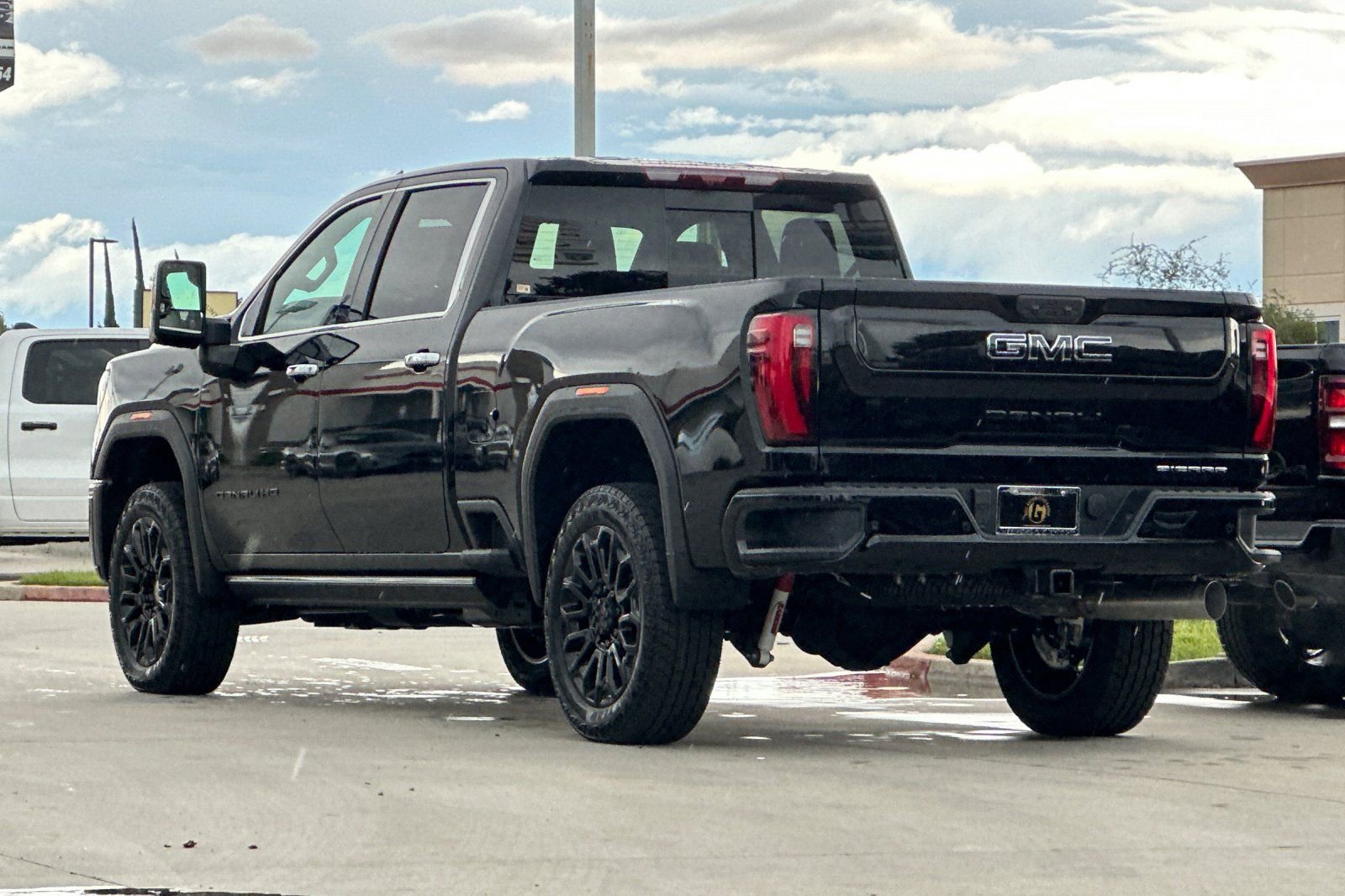 New 2026 GMC Sierra 2500 Denali Ultimate w/ LPO, Black Badging Package AWD/4WD image 4
