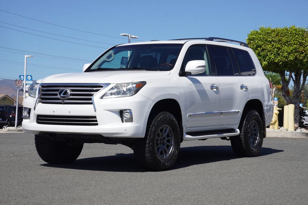 Used 2014 Lexus LX 570 4WD w/ Luxury Package image 8
