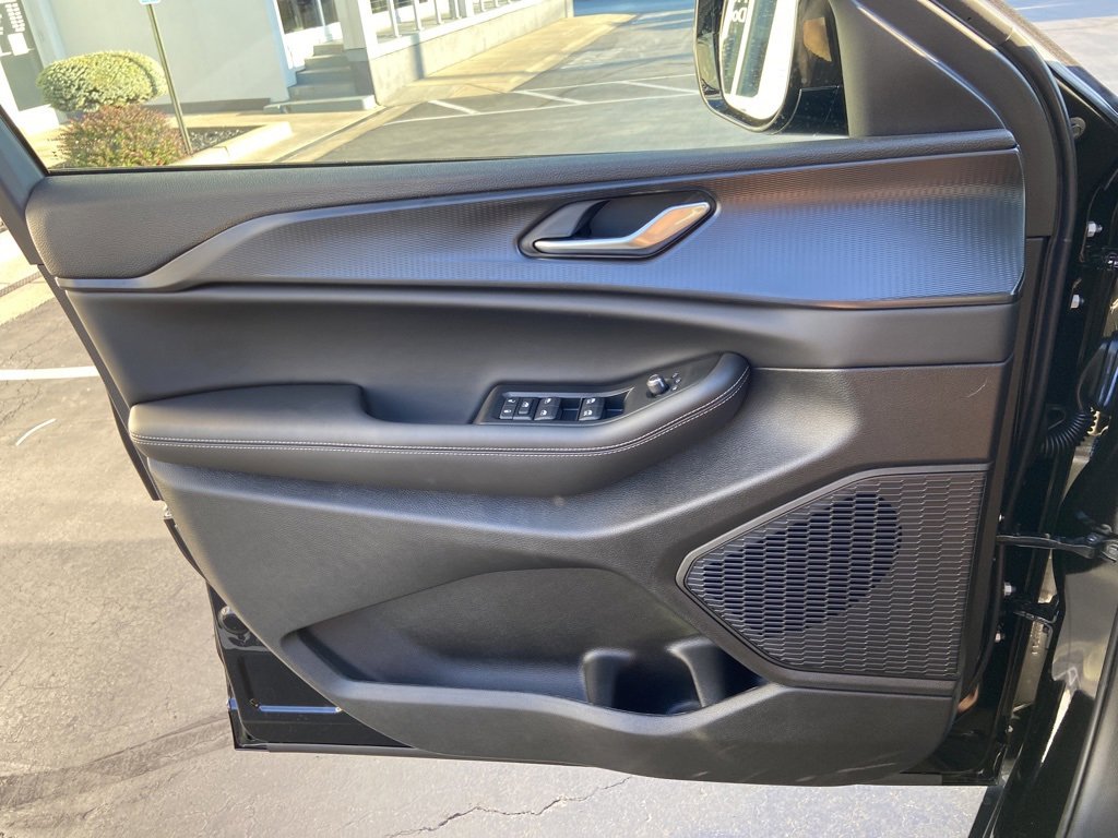New 2025 Jeep Grand Cherokee L Altitude image 19