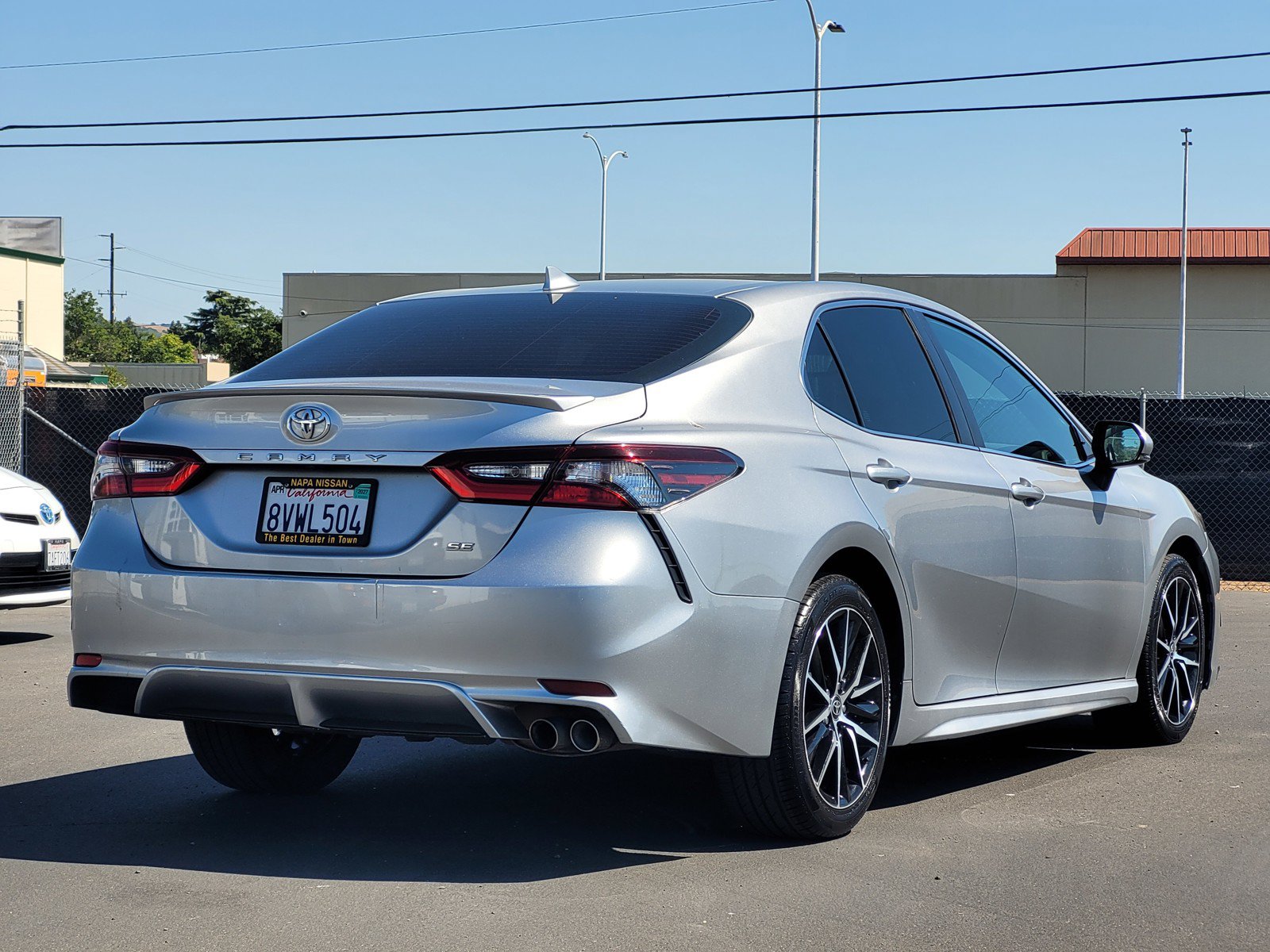 Used 2021 Toyota Camry SE w/ Convenience Package FWD image 4