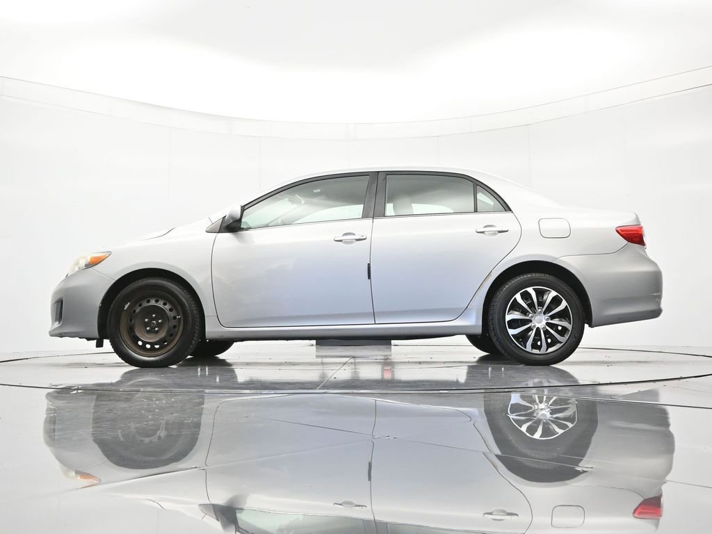 Used 2013 Toyota Corolla LE FWD image 41