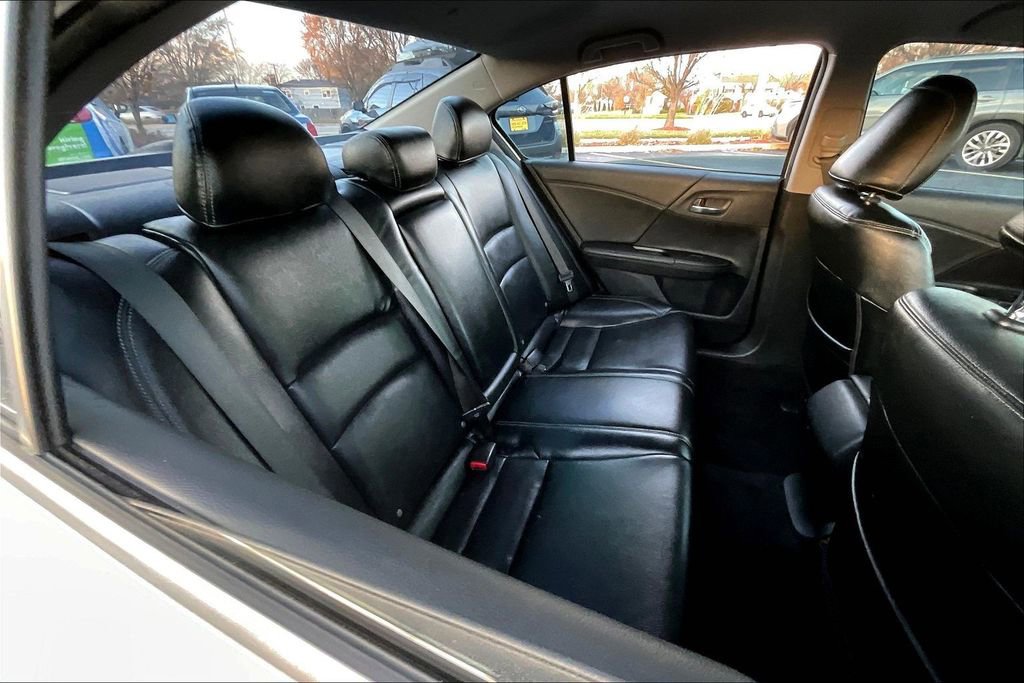 Used 2015 Honda Accord Sport image 30