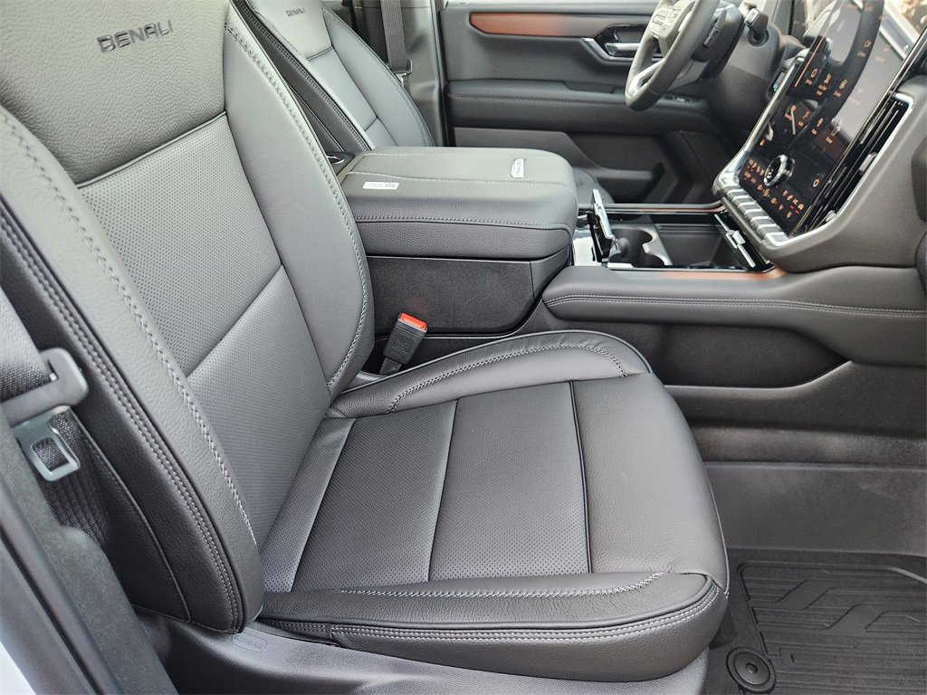 New 2026 GMC Yukon Denali w/ Sun & Power Step Package image 9