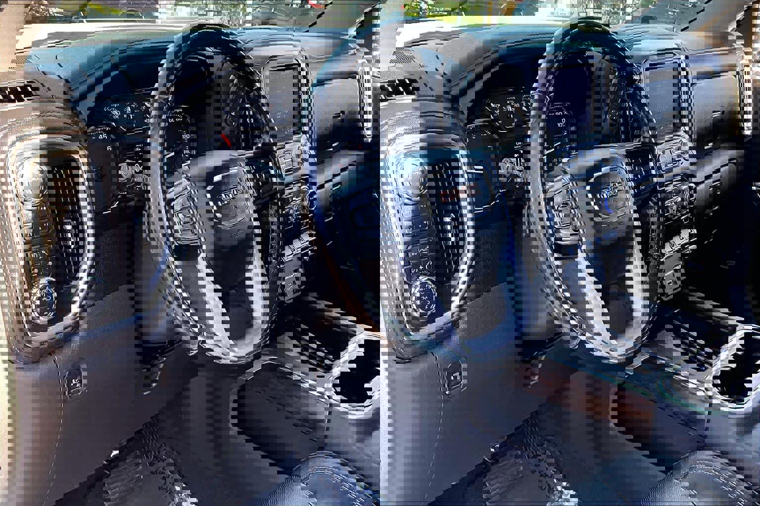 Used 2020 GMC Sierra 1500 SLT w/ SLT Premium Plus Package image 17