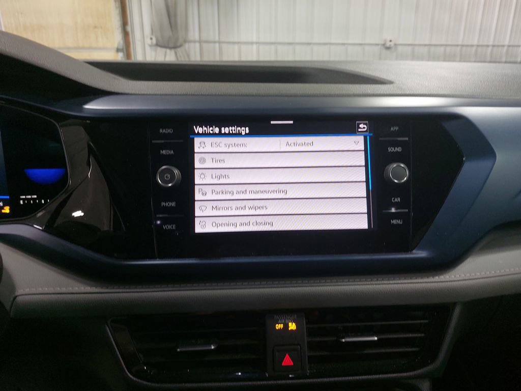 Used 2023 Volkswagen Taos SE w/ Panoramic Sunroof Package image 21