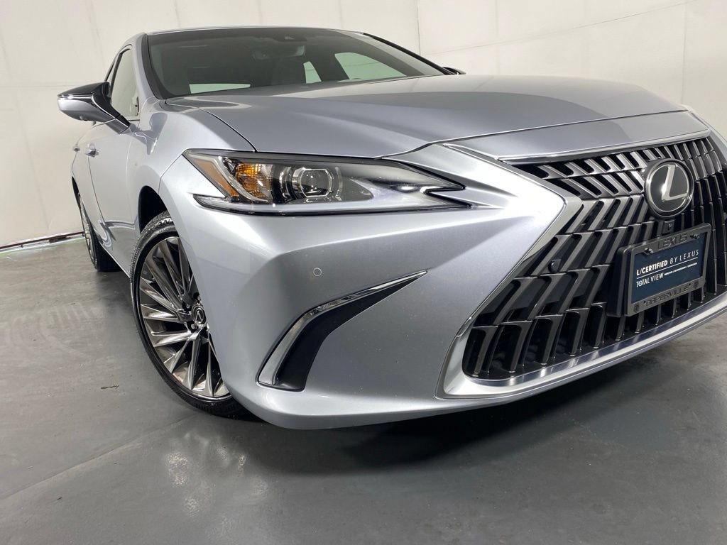 Used 2025 Lexus ES 300h w/ Accessory Package (Z1) FWD image 4