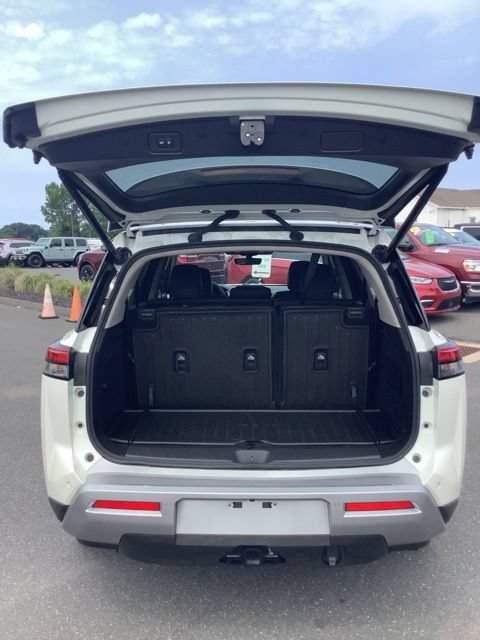 Used 2024 Nissan Pathfinder Platinum w/ Cargo Package AWD/4WD image 8