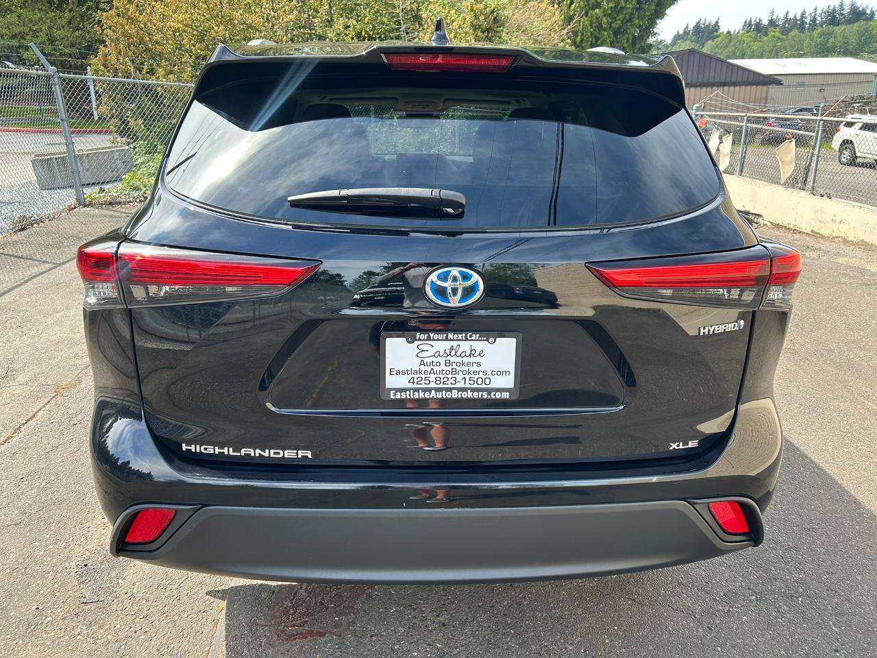 Used 2022 Toyota Highlander XLE AWD/4WD image 6