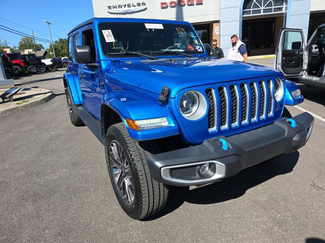 Used 2023 Jeep Wrangler Unlimited Sahara w/ Cold Weather Group AWD/4WD image 3