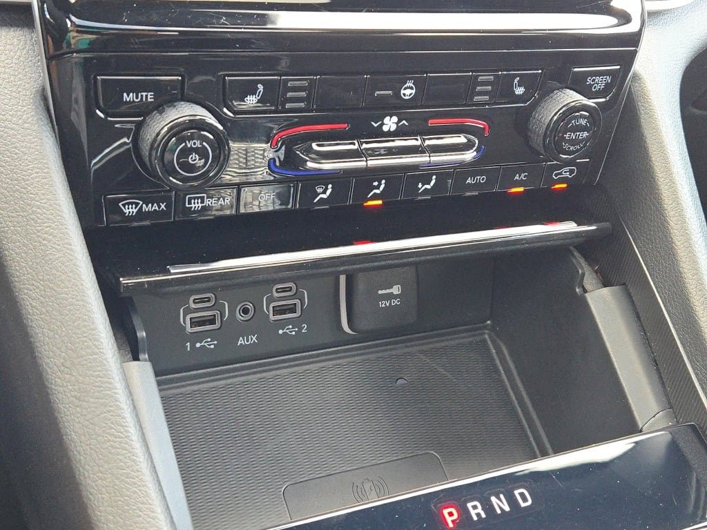 New 2025 Jeep Grand Cherokee Altitude image 28