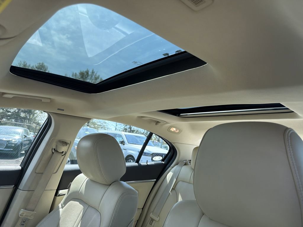 Used 2013 Lincoln MKS AWD image 26