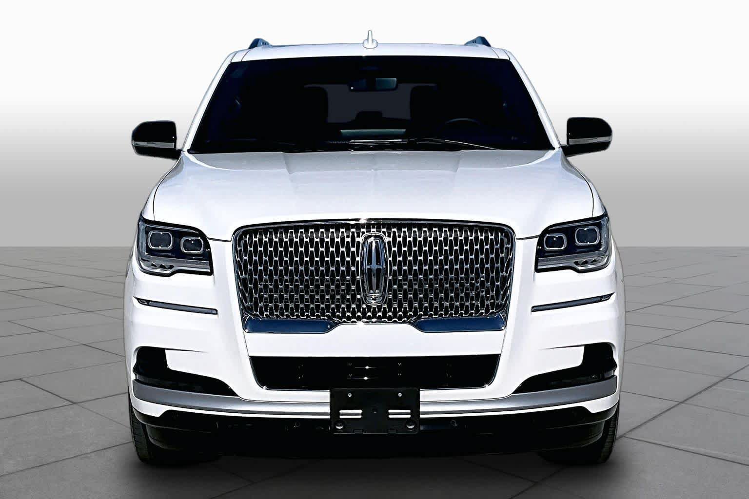 Used 2023 Lincoln Navigator Reserve RWD image 3