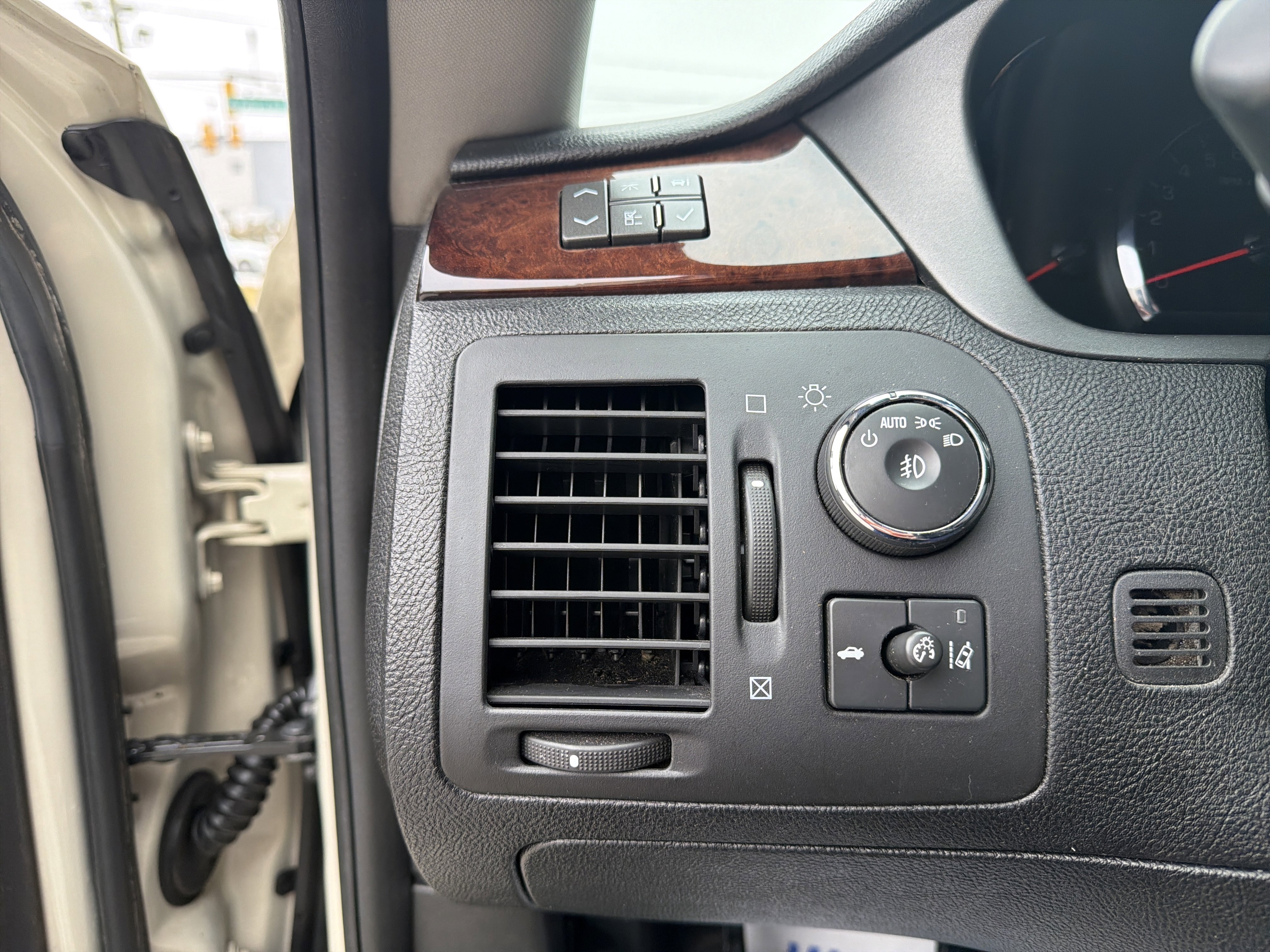 Certified 2011 Cadillac DTS Premium w/ Driver Awareness Package image 9