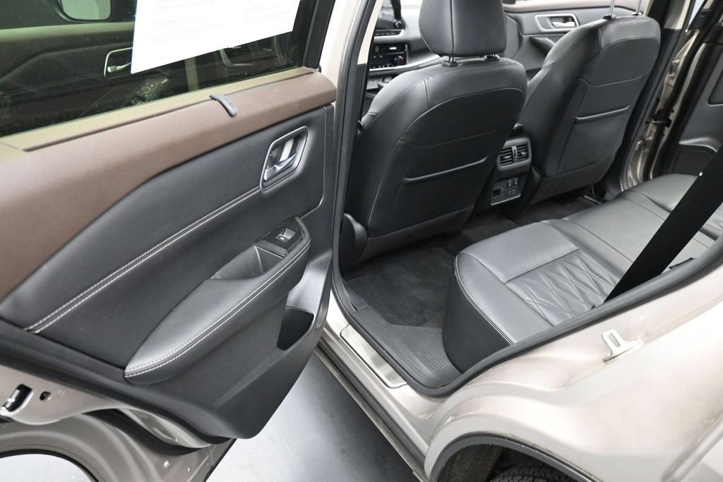 Used 2023 Nissan Rogue Platinum w/ Platinum Premium Package AWD/4WD image 15