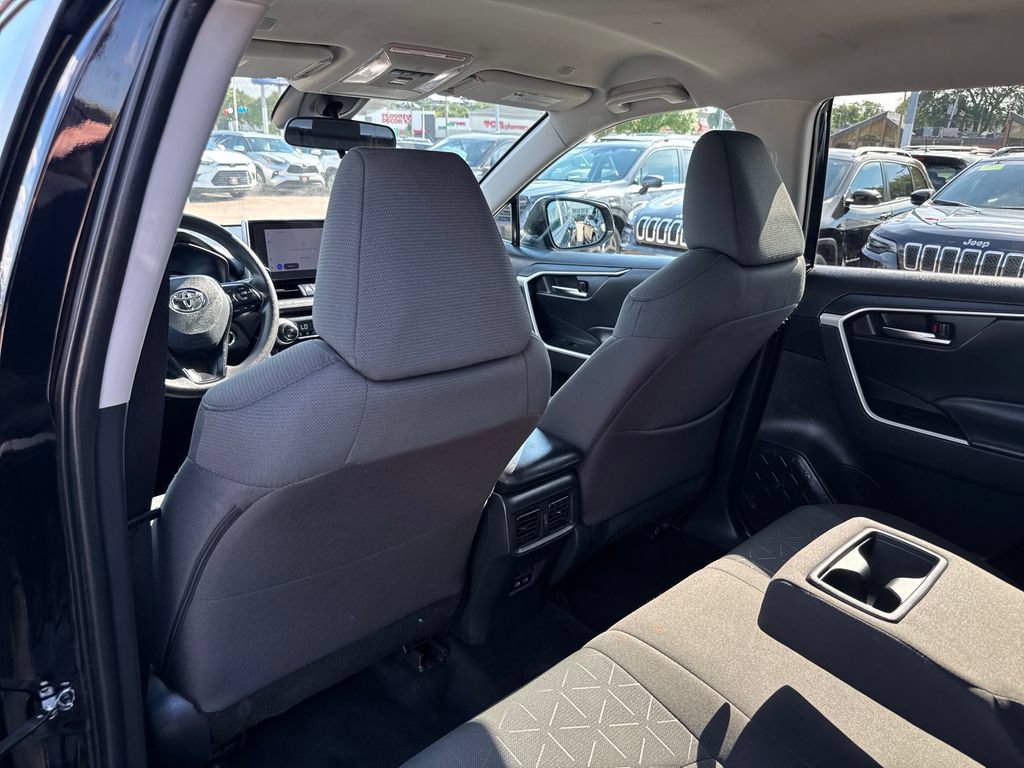Used 2024 Toyota RAV4 XLE FWD image 38