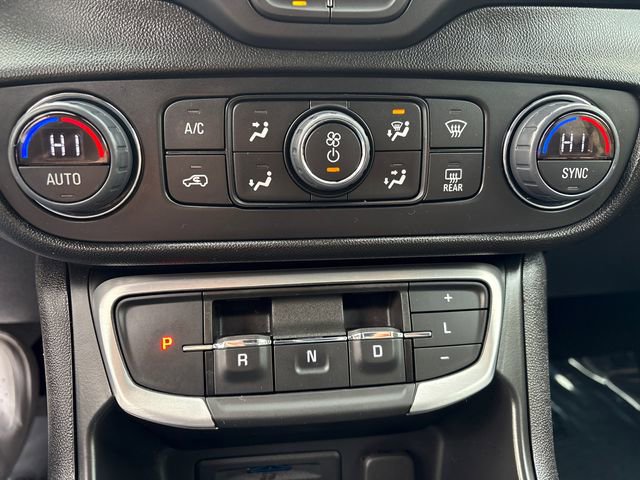 Used 2024 GMC Terrain SLT image 33