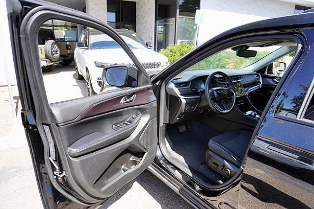Used 2023 Jeep Grand Cherokee L Laredo RWD image 40