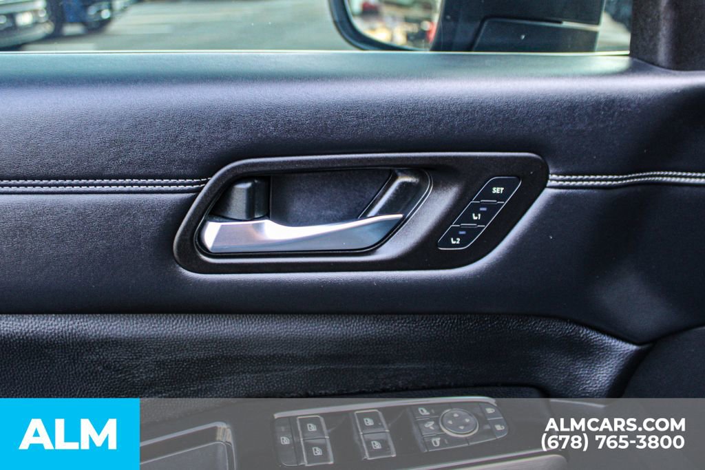 Used 2022 Nissan Pathfinder Platinum w/ Cargo Package image 39