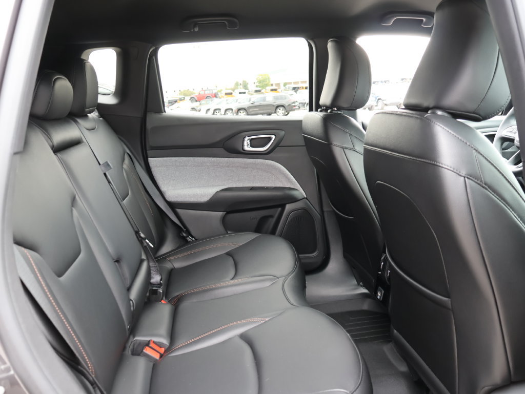 Used 2024 Jeep Compass Latitude AWD/4WD image 11