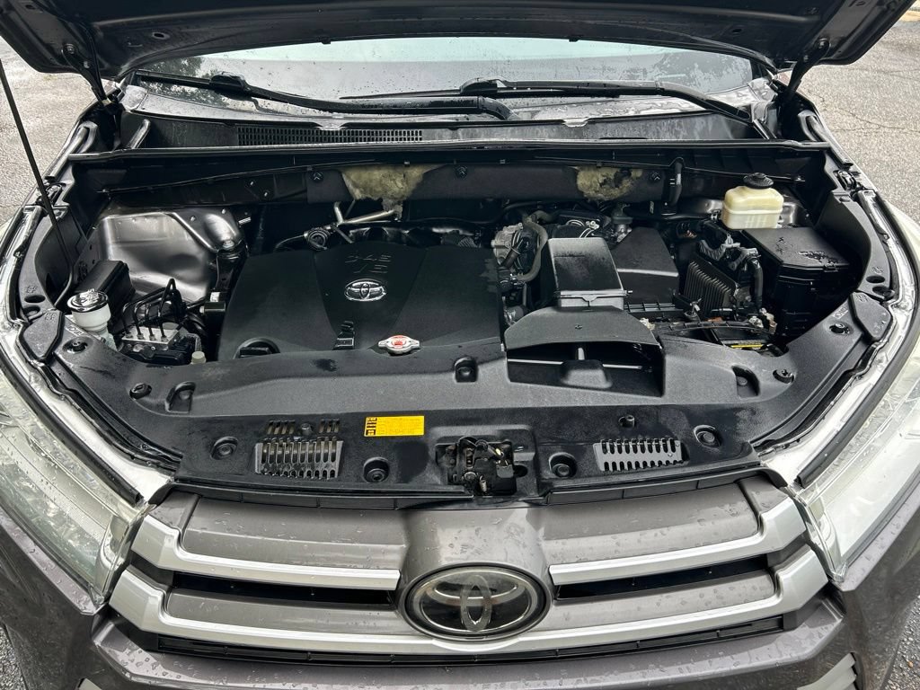 Used 2018 Toyota Highlander XLE AWD/4WD image 10