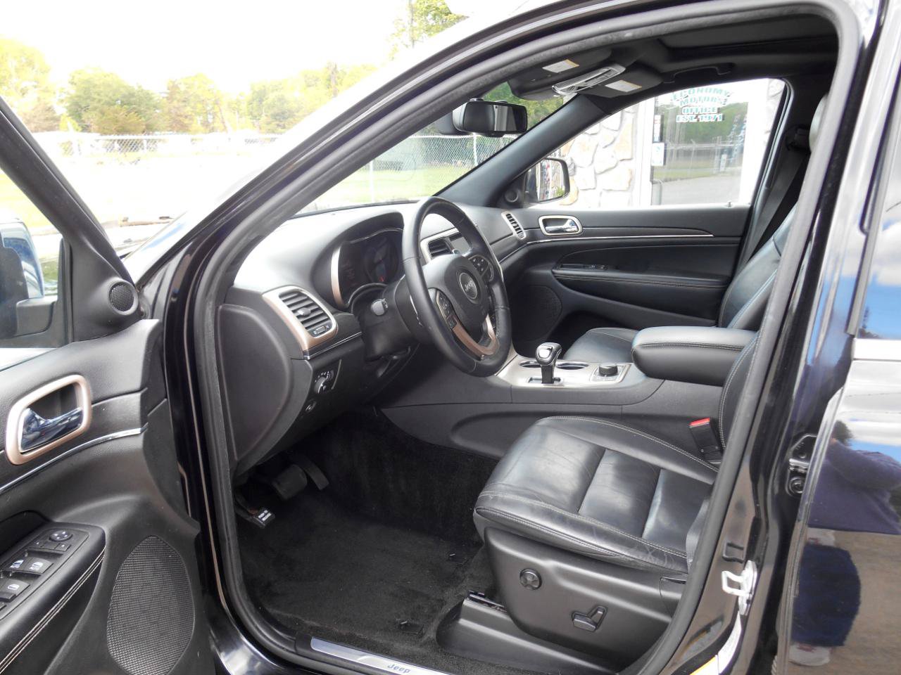 Used 2015 Jeep Grand Cherokee Limited AWD/4WD image 2