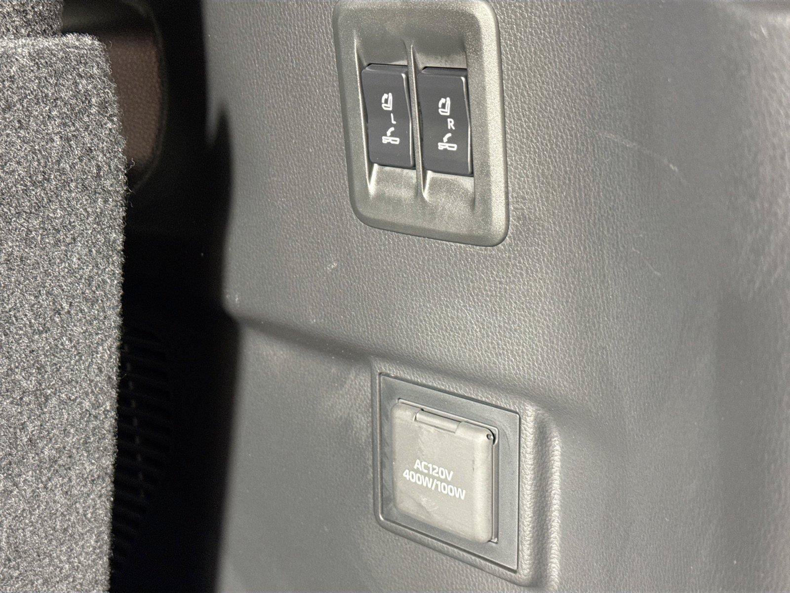Used 2025 Lexus GX 550 w/ Accessory Package (2T) AWD/4WD image 39