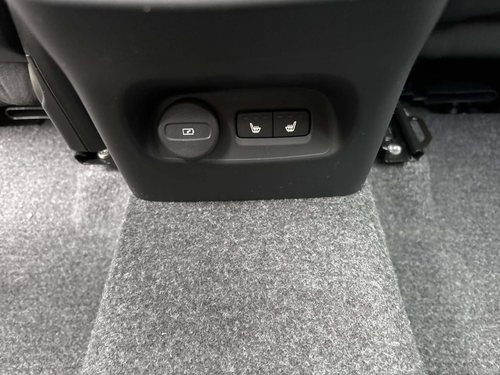 New 2026 Volvo XC40 B5 Ultra w/ Protection Package Premier AWD/4WD image 32