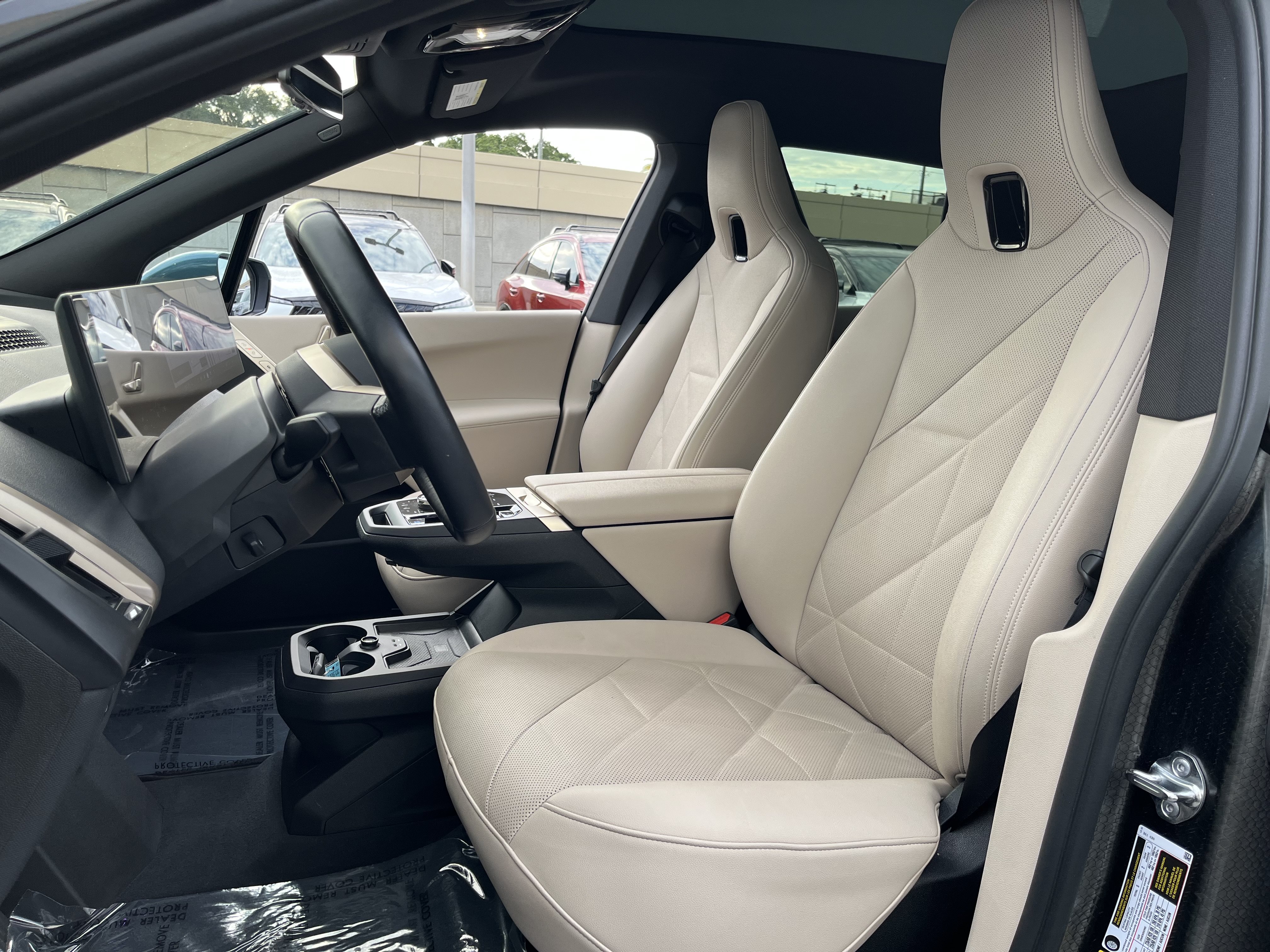 Used 2025 BMW iX xDrive50 AWD/4WD image 2