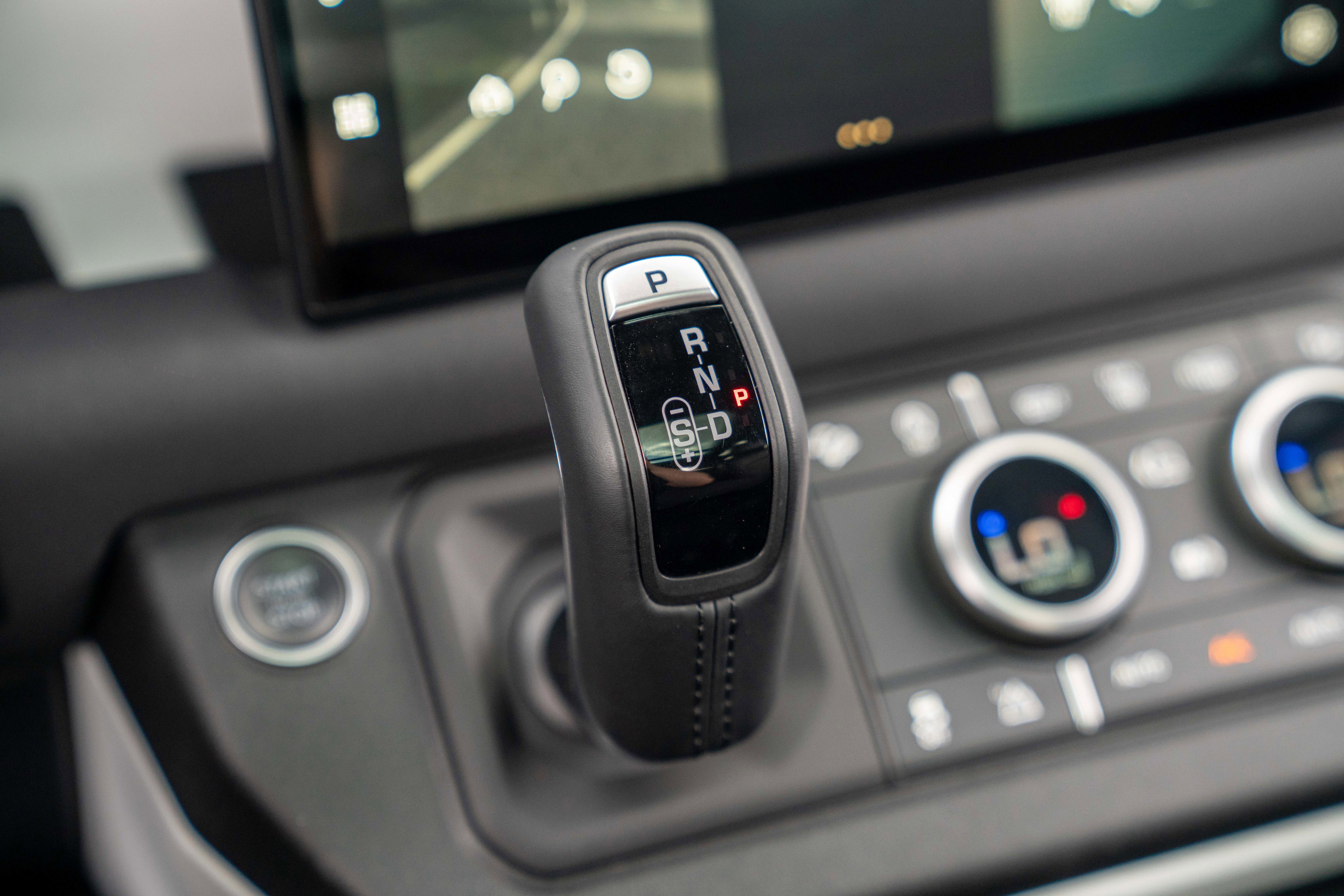 Used 2022 Land Rover Defender 90 X-Dynamic S image 25