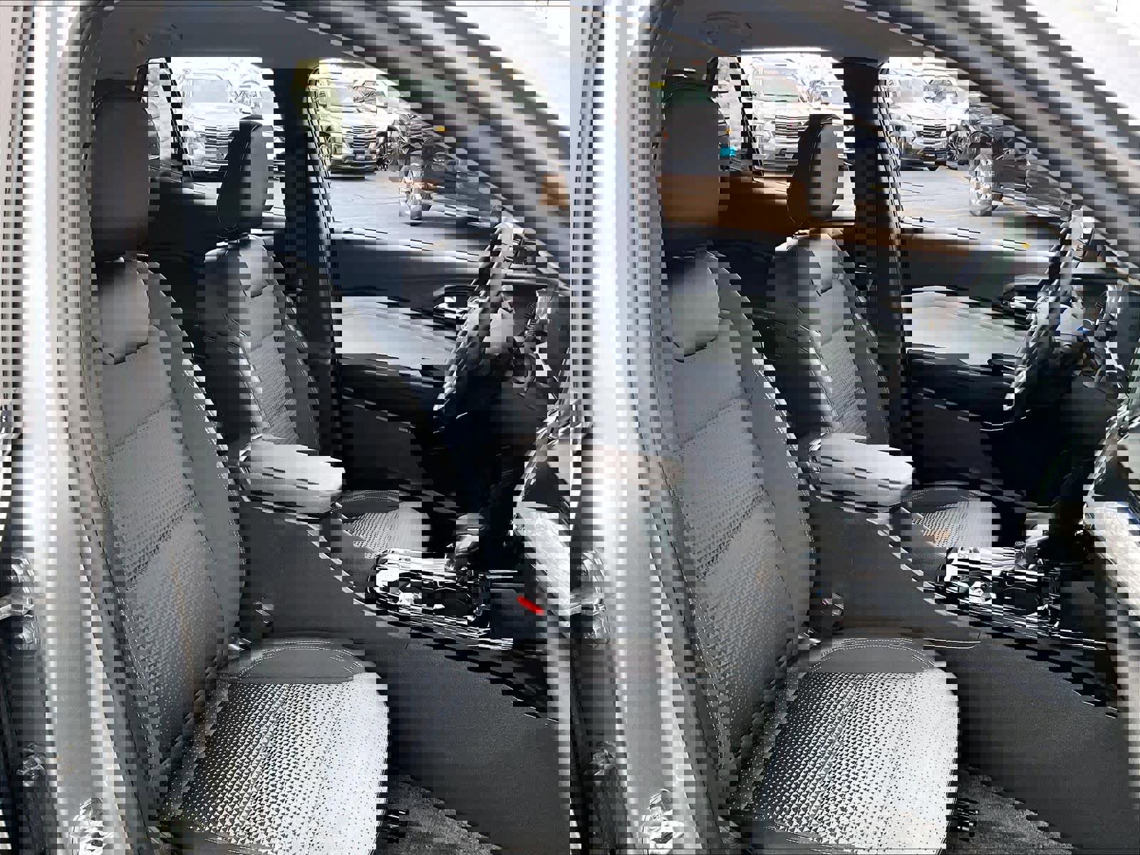 Used 2025 Chevrolet Trax LT w/ LT Convenience Package image 11