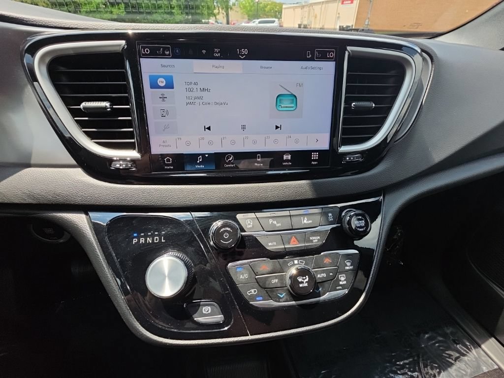 Used 2025 Chrysler Pacifica Select FWD image 27